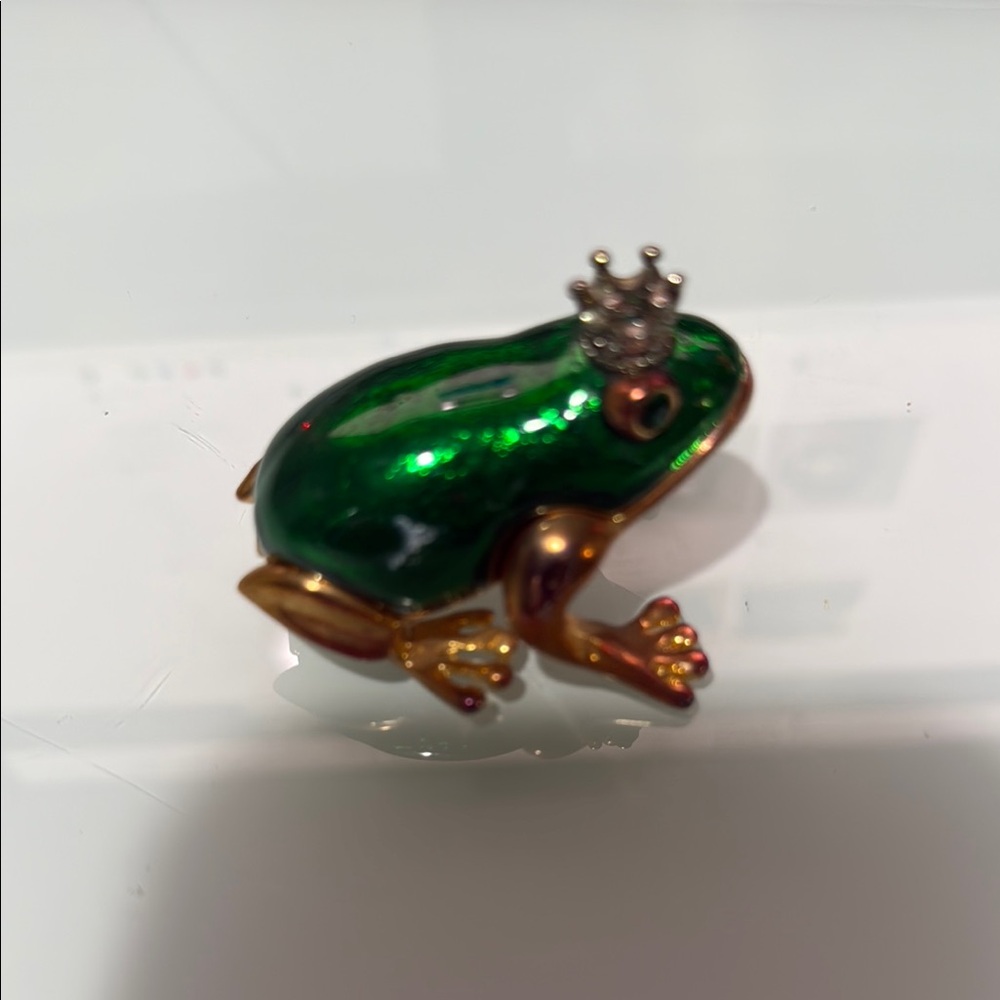 Frog Prince Trinket Box Green Gold   Magnetic Closure